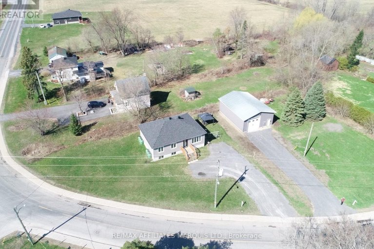 29444541/6769-st-polycarp-street/moose-creek/north-stormont/ontario/K0C1W0_3