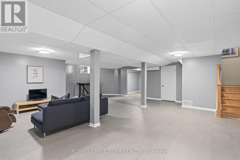 28734411/10-weldale-drive/rural-kanata-central/ottawa/ontario/K2W1A9_41
