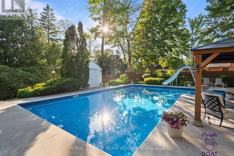 28136010/5-erinlea-court/pineglencountry-place/ottawa/ontario/K2E7C8_42