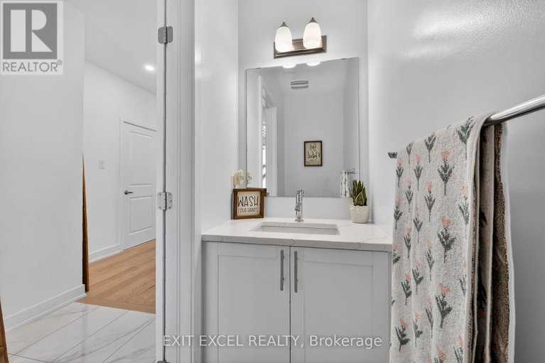 29663651/240-zinnia-way/riverside-southgloucester-glen/ottawa/ontario/K4M0K8_4