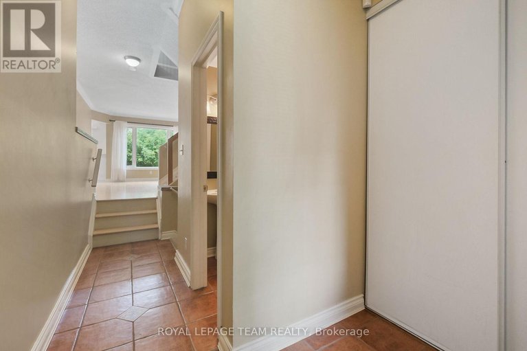 29089412/6201-arbourwood-drive/chapel-hill/ottawa/ontario/K1C7L6_5