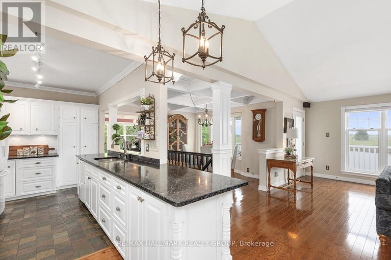 28377545/1-rideau-glen-drive/rideau-heightsashdalerideau-glen/ottawa/ontario/K2C3H1_17