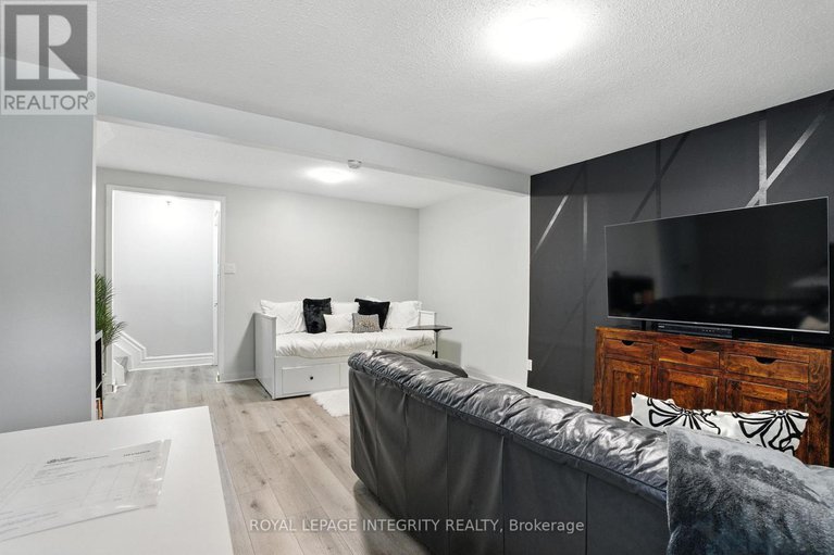 28545916/1760-lafrance-drive/queenswood-heights-south/ottawa/ontario/K1E2H2_24