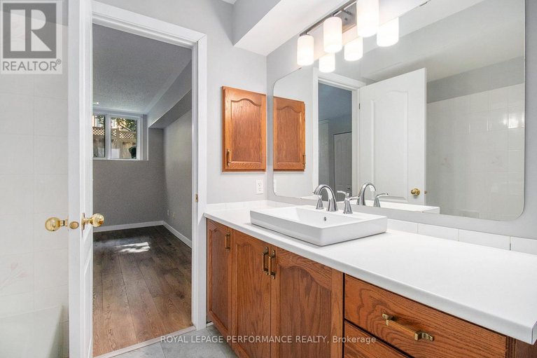 28638176/1673-locksley-lane/beaconwood/ottawa/ontario/K1J1B6_27