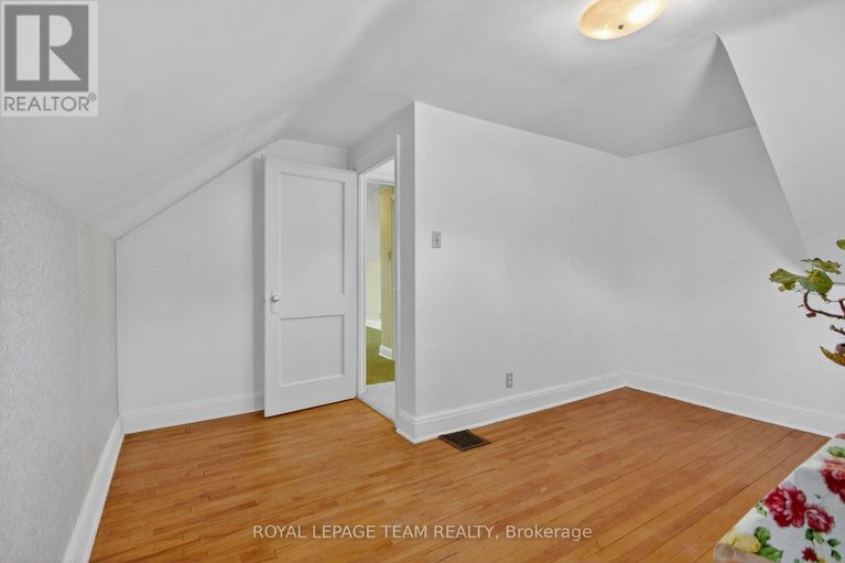 29596243/591-churchill-avenue-n/westborohampton-park/ottawa/ontario/K1Z5E6_34