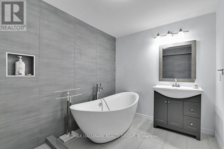 29355182/3710-paden-road/rideau-twp-s-of-reg-rd-6-w-of-mccordick-rd/ottawa/ontario/K0A2T0_37