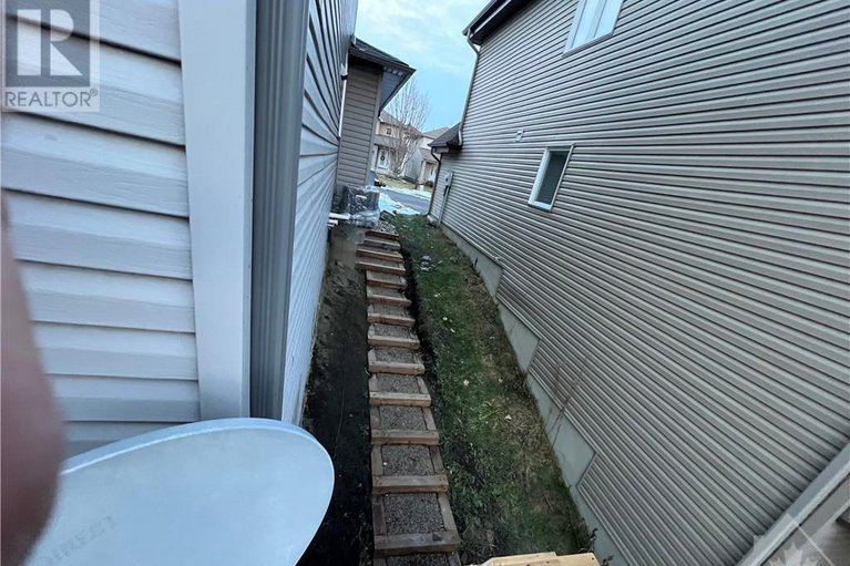 29319586/270-mica-crescent/town-of-rockland/clarence-rockland/ontario/K4K0E2_31