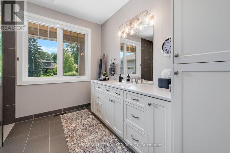28513868/5-melva-avenue/blossom-parkkemp-parkfindlay-creek/ottawa/ontario/K1T3W9_29