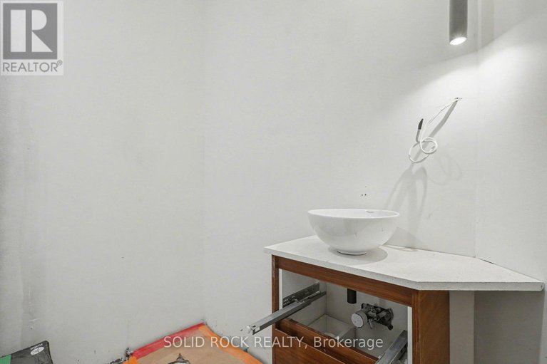 29669968/838-alpine-avenue/queensway-terrace-north/ottawa/ontario/K2B5R6_21