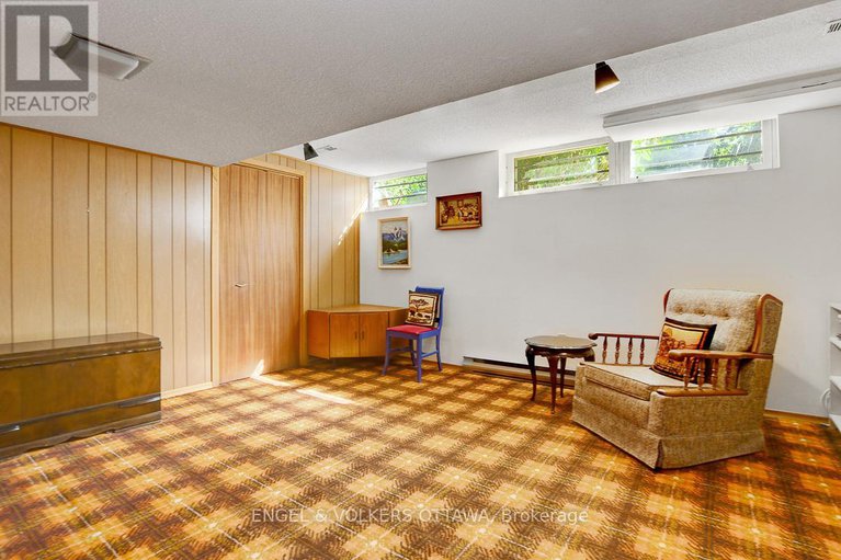 28906632/15-dickson-street/bruce-farmgraham-parkqualicumbellands/ottawa/ontario/K2H7H6_42