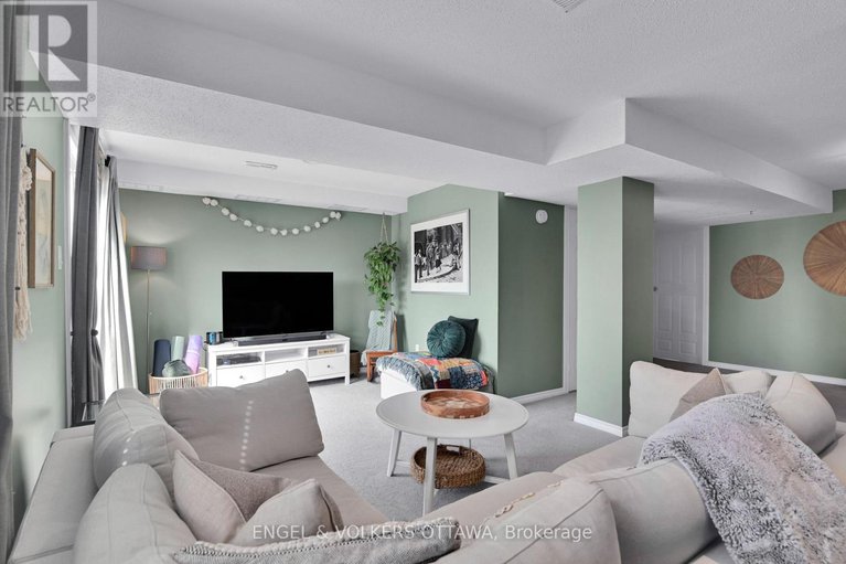 29449585/66-hummingbird-crescent/cedargrovefraserdale/ottawa/ontario/K2J3A3_56