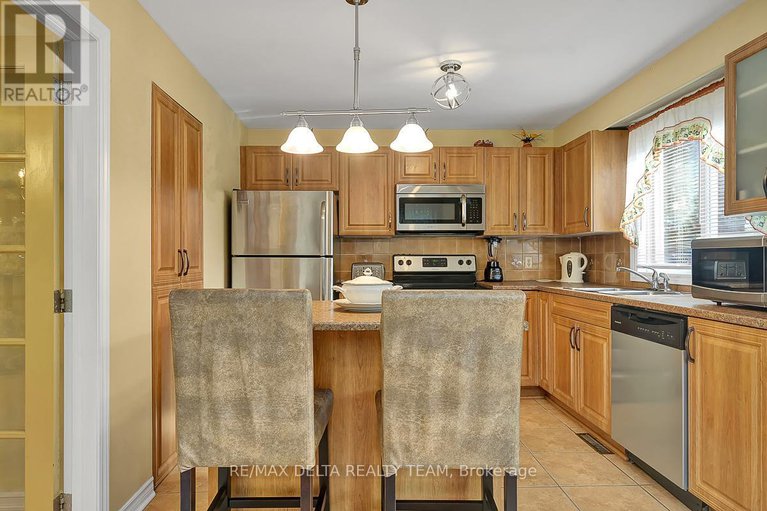 28875879/6096-meadowhill-crescent/chapel-hill/ottawa/ontario/K1C5R8_13