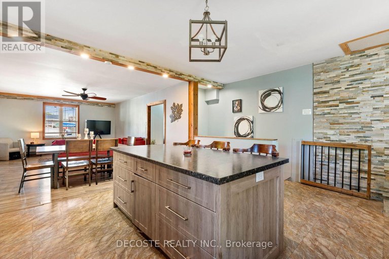 29247092/1-mechanic-street-e/maxville/north-glengarry/ontario/K0C1T0_21