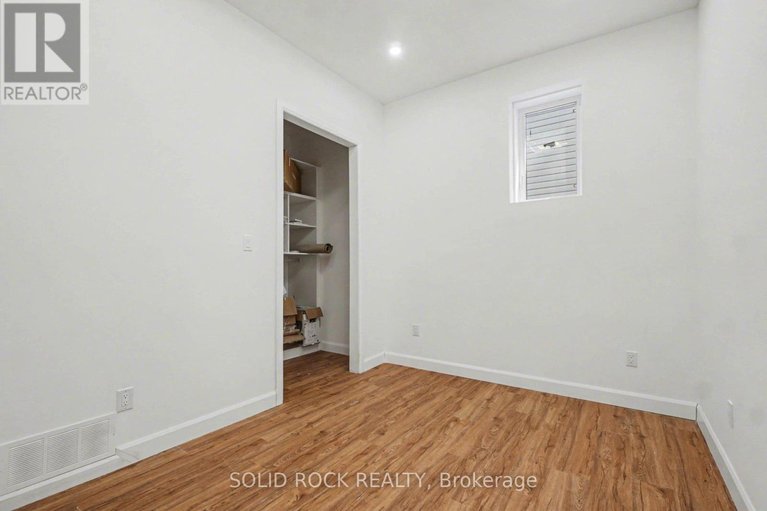 29669928/828-alpine-avenue/queensway-terrace-north/ottawa/ontario/K2B5R6_27