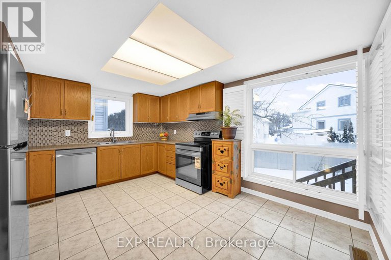 29415894/4-huntersfield-drive/hunt-club-parkgreenboro/ottawa/ontario/K1T3E4_12