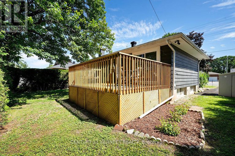28656058/1666-fisher-avenue/borden-farmstewart-farmcarleton-heightsparkwood-hills/ottawa/ontario/K2C1X7_30