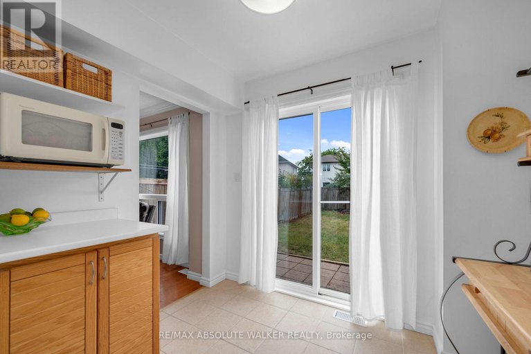 28806490/757-clearcrest-crescent/fallingbrookridgemount/ottawa/ontario/K4A3E7_11