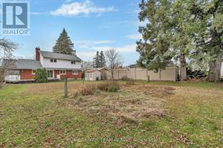 28367532/2099-balharrie-avenue-s/hawthorne-meadows/ottawa/ontario/K1G1G4_23