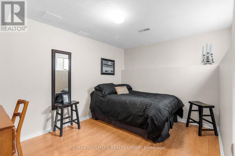 28573950/1567-cedar-mills-road/chateauneuf/ottawa/ontario/K1C7L9_32