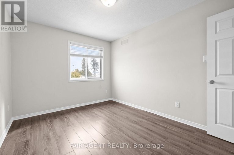 29495953/165-dahlia-street/town-of-rockland/clarence-rockland/ontario/K4K0G1_21