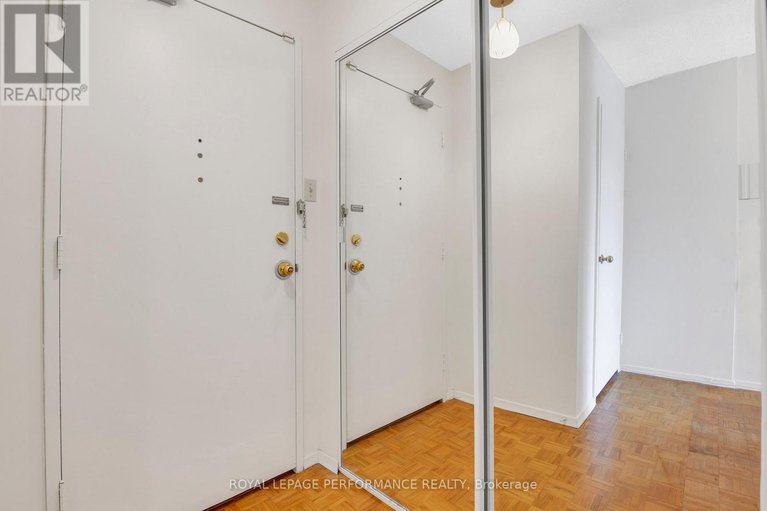 28548076/202-158-b-mcarthur-avenue/vanier/ottawa/ontario/K1L8C9_6