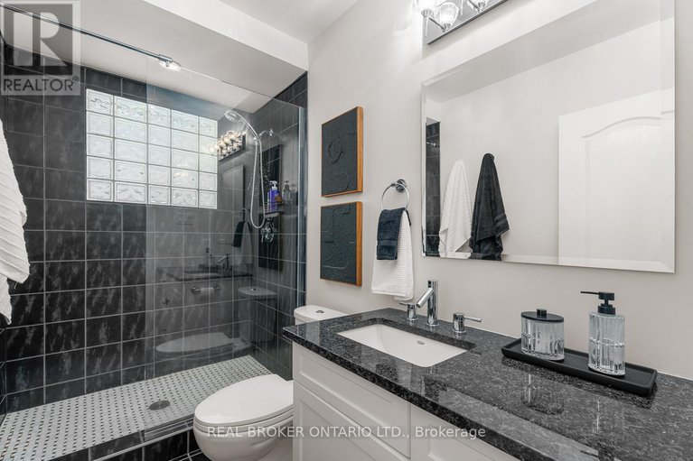 28629016/752-smyth-road/elmvale-acres/ottawa/ontario/K1G1P1_28