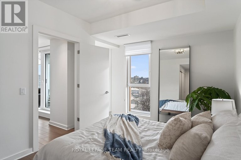 29177023/608-135-barrette-street/vanier/ottawa/ontario/K1L7Z9_23