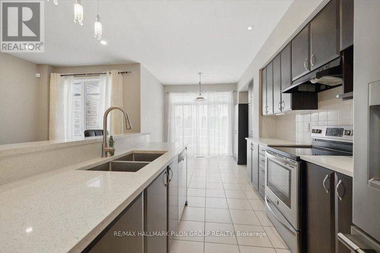 28580590/107-watchhorn-grove/riverside-south/ottawa/ontario/K1V2N3_7