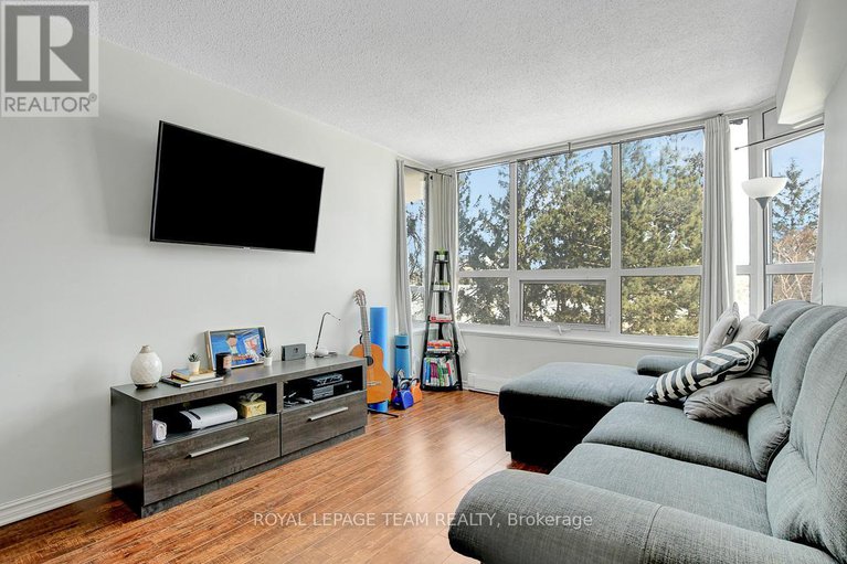 28414487/303-1500-riverside-drive/riverview-park/ottawa/ontario/K1G4J4_14
