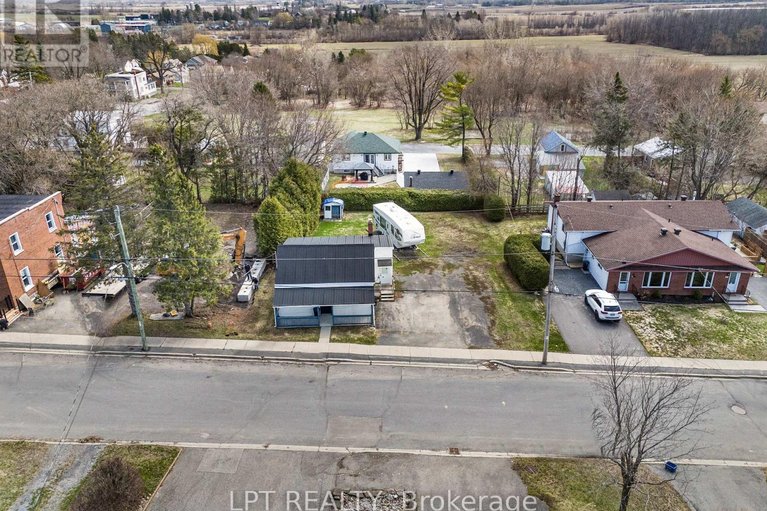 29648615/47-bertha-street-e/vankleek-hill/champlain/ontario/K0B1R0_27