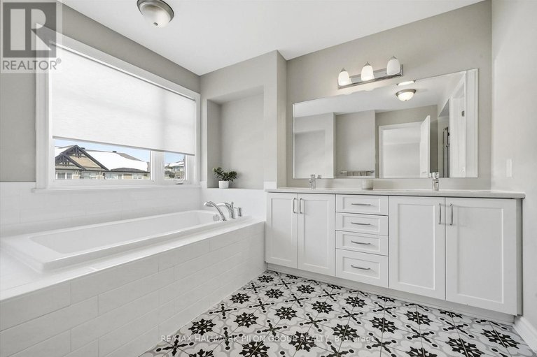 29397813/274-shinleaf-crescent/mer-bleuebradley-estatesanderson-park/ottawa/ontario/K1W0J2_16