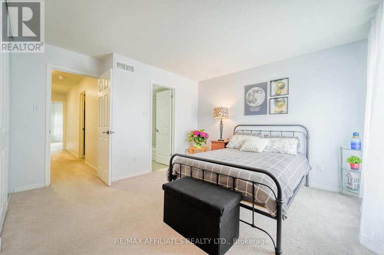 28288908/318-crownridge-drive-n/emerald-meadowstrailwest/ottawa/ontario/K2M3A5_26