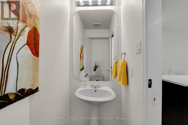 29606715/221-desrosiers-street/vanier/ottawa/ontario/K1L7T2_13