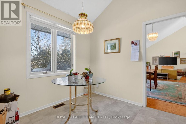 29176701/7-little-road/riverside-southgloucester-glen/ottawa/ontario/K1V1H5_9