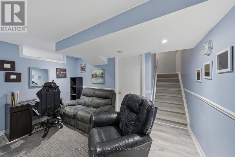 29644136/1902-hennessy-crescent/fallingbrookgardenway-south/ottawa/ontario/K4A3X7_28