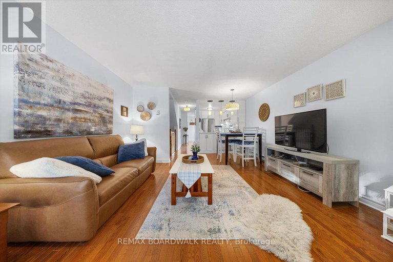 29344607/a-6623-bilberry-drive/convent-glen-north/ottawa/ontario/K1C4N5_15