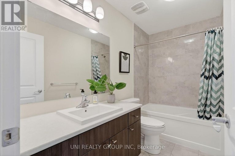 29638050/184-visor-private/emerald-meadowstrailwest/ottawa/ontario/K2V0S6_24