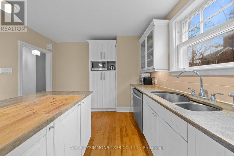 29600890/564-tweedsmuir-avenue/westborohampton-park/ottawa/ontario/K1Z5P2_15