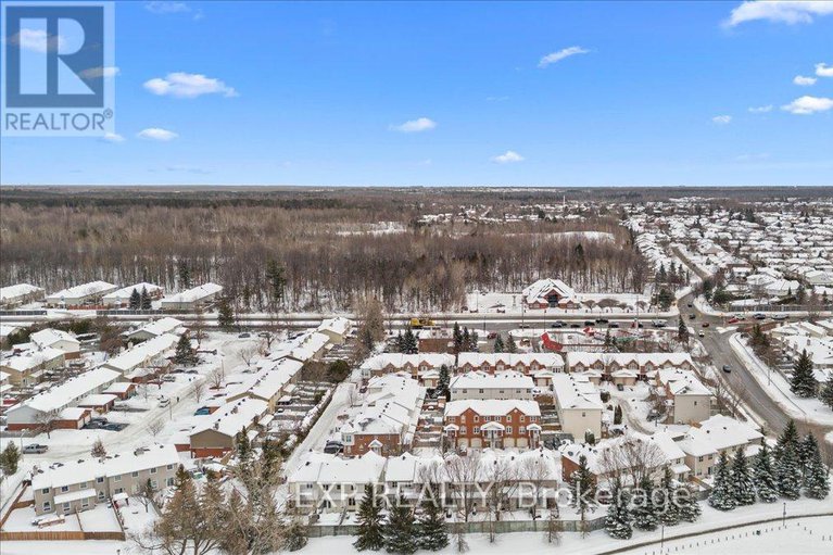 29354269/44-coralbell-private/hunt-club-parkgreenboro/ottawa/ontario/K1T3Z9_44