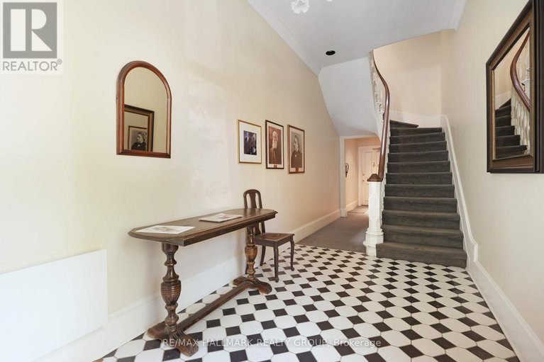 28961457/5-274-daly-avenue/sandy-hill/ottawa/ontario/K1N6G5_8