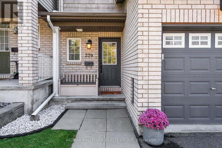 28834905/379-rolling-meadow-crescent/mer-bleuebradley-estatesanderson-park/ottawa/ontario/K1W0A9_3