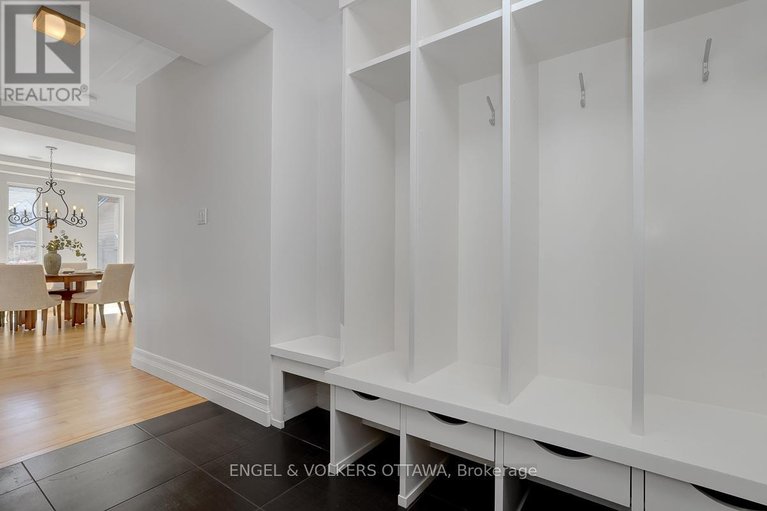 29673243/592-brierwood-avenue/mckellarhighland/ottawa/ontario/K2A2H8_23