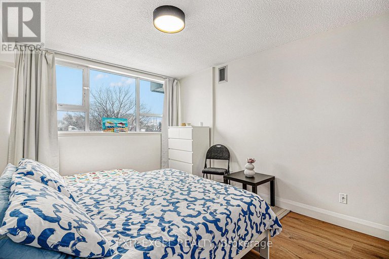27933771/312-555-brittany-drive/viscount-alexander-park/ottawa/ontario/K1K4C5_18