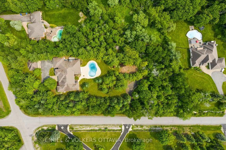 28965812/5800-queenscourt-crescent/manotick-east-to-manotick-station/ottawa/ontario/K4M1K3_45