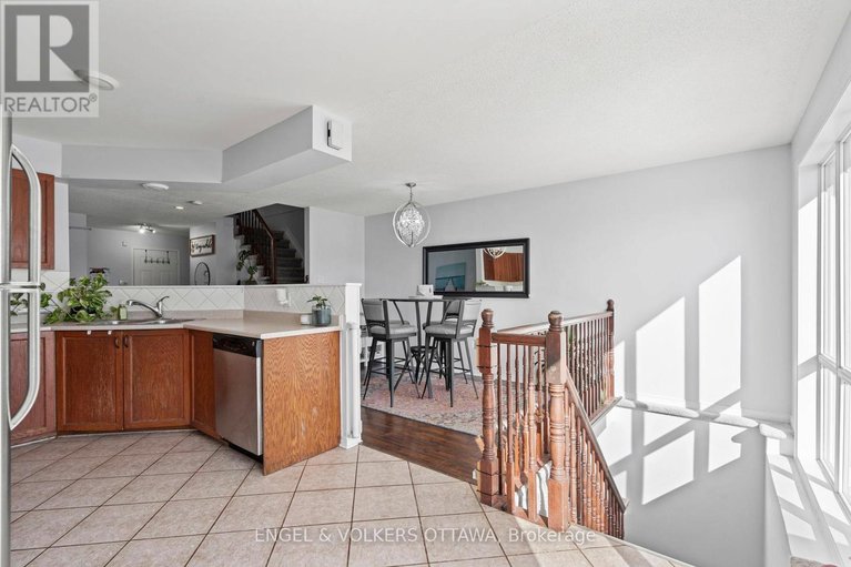 29678244/783-nesting-way/fallingbrookgardenway-south/ottawa/ontario/K4A3X6_15