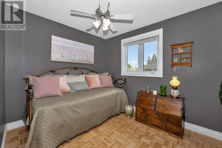 28418354/92-1643-du-sommet-place/chateauneuf/ottawa/ontario/K1C4Z9_25