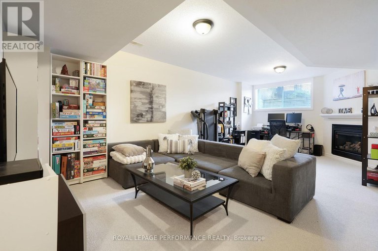 28987499/243-silvermoon-crescent/avalon-east/ottawa/ontario/K4A0P8_33