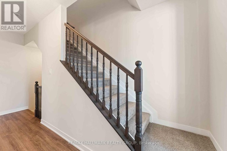 29126809/629-quilter-row/goulbourn-twp-from-franktown-rdsouth-to-rideau/ottawa/ontario/K0A2Z0_6