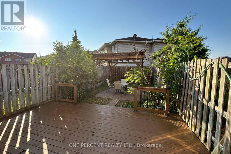 28463418/2572-alanis-private/emerald-woodssawmill-creek/ottawa/ontario/K1T4A1_36