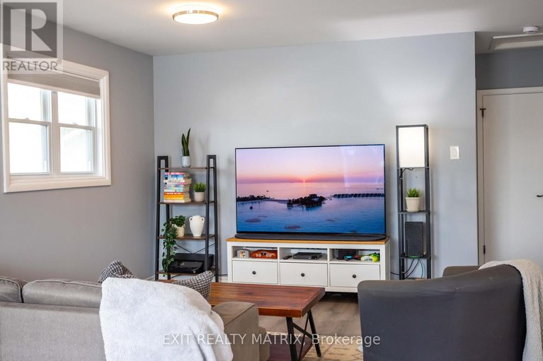 29601453/474-queen-street/winchester/north-dundas/ontario/K0C2K0_9